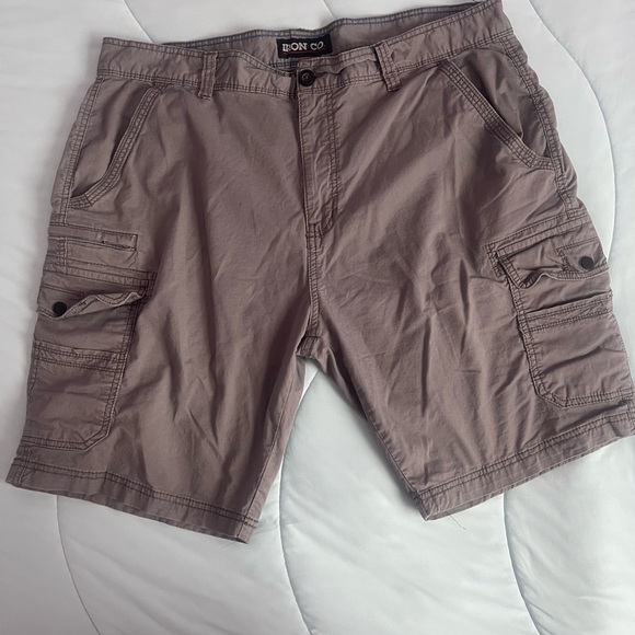 2 $12 EUC Cargo Shorts 1 khaki and 1 gray Size 40 98% cotton 2% spandex - Picture 6 of 7